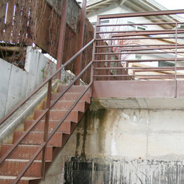 Eingangstreppe aus gerostetem Stahl Untergasser